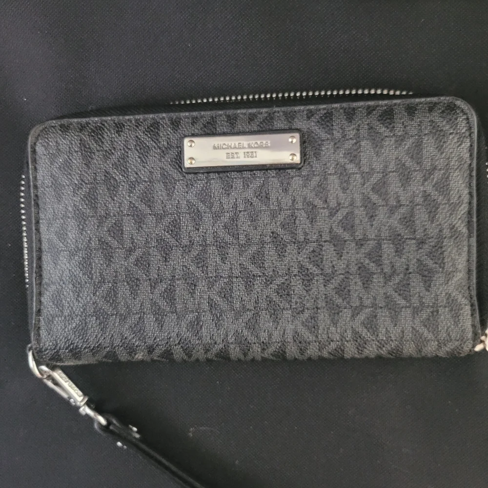 Michael Kors Jet Set Travel Large Travel CONTINENTAL Wallet-Wristlet